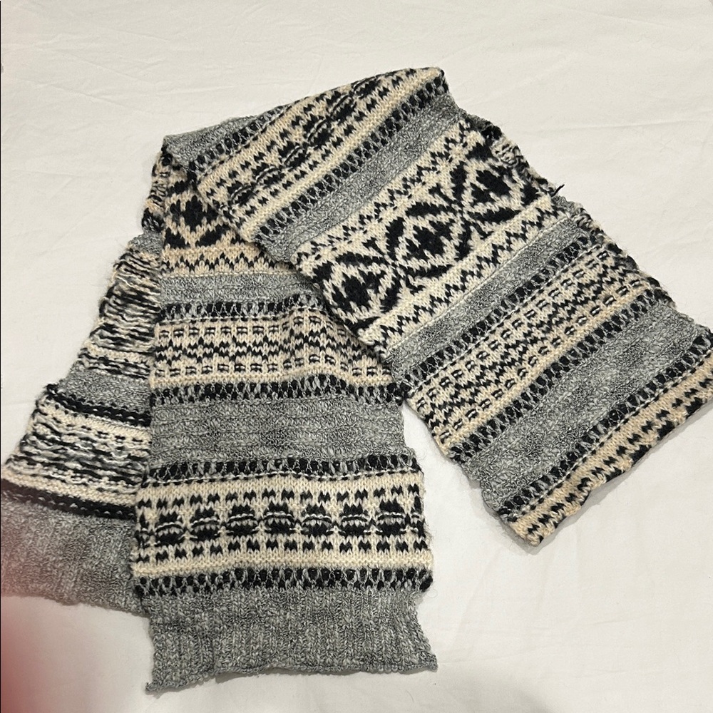 Patterned winter scarf